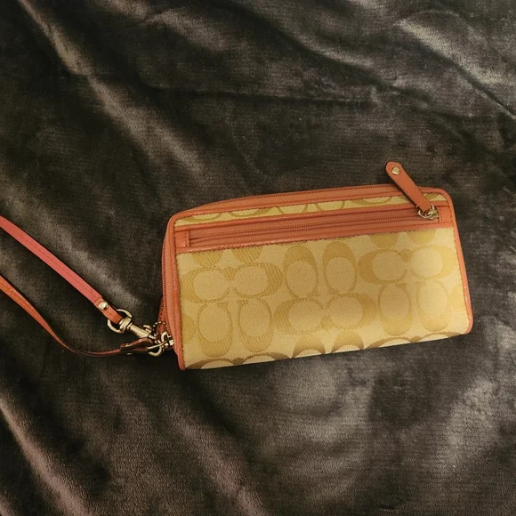 Coach wristlet - Picture 2 of 2